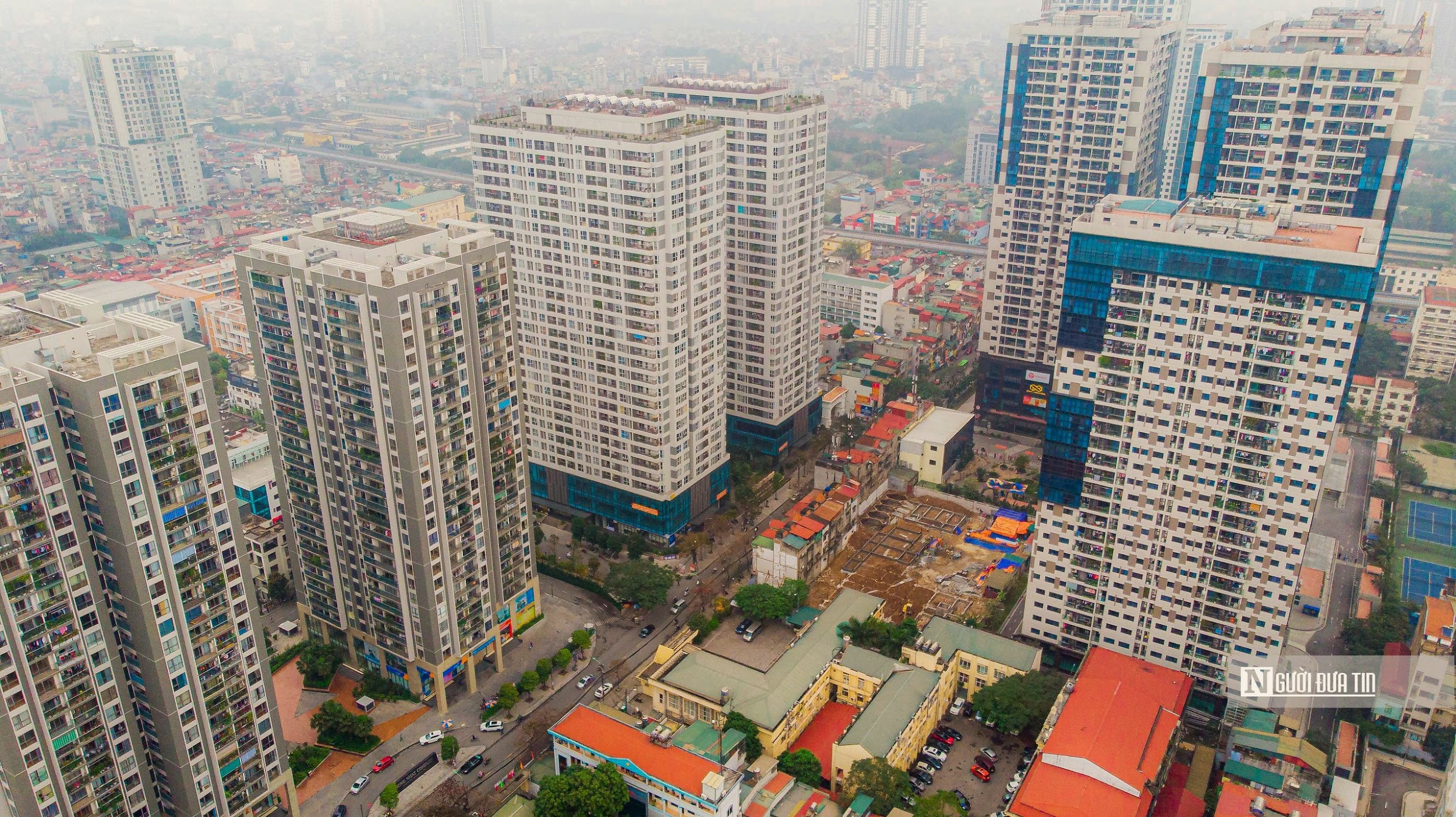 Loạt chung cư cao tầng nằm 2 bên đường Nguyễn Tuân, Hà Nội (Ảnh: Người đưa tin).